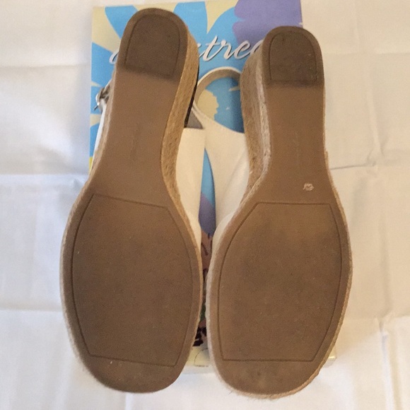 Women’s white wedges - Picture 3 of 8